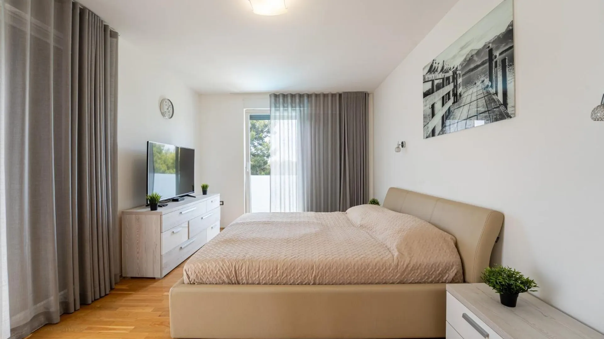 Villa Claudia In Pula - Haus Fuer 8 Personen